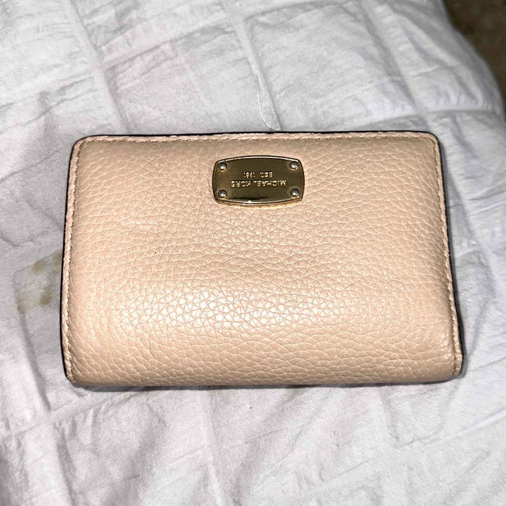 Michael kors wallet nude. Used twice